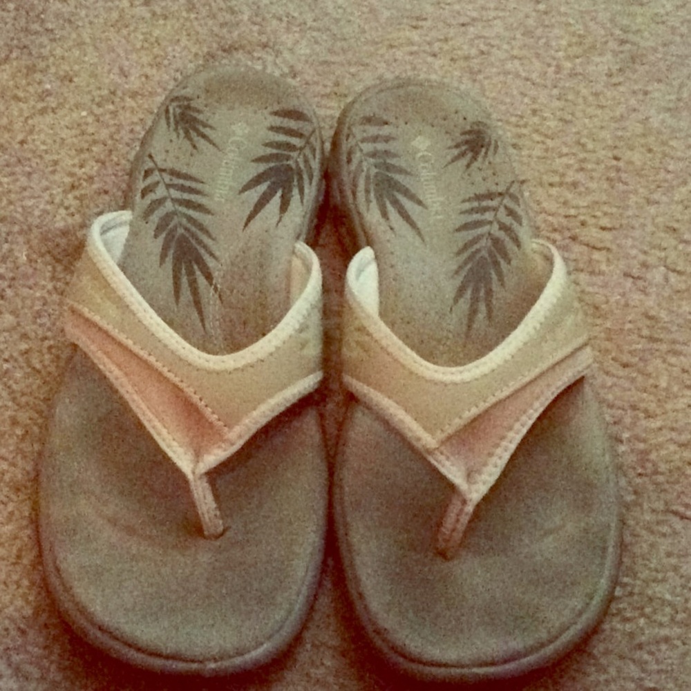 COLUMBIA SANDALS. SZ 7. PRICE NEGOTIABLE